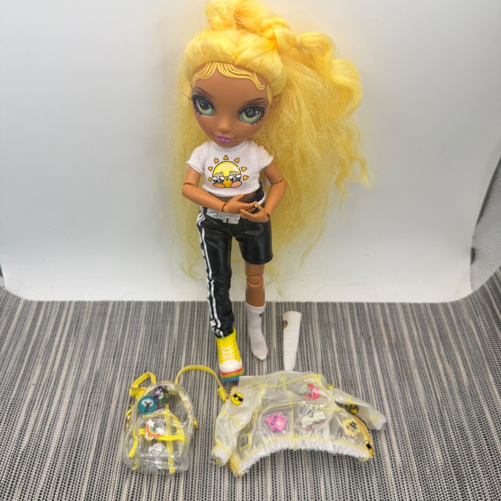 Rainbow High Sunny Madison Series 1 Yellow Fashion Doll Accessories Clothes Set